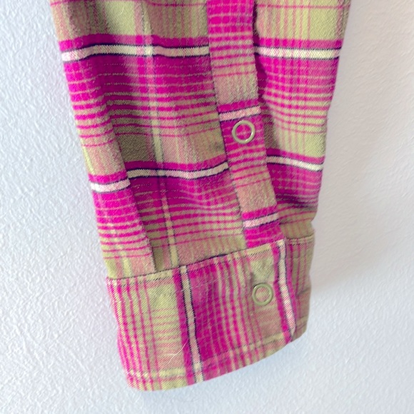 BURTON DryRide Blitz Snap Flannel DryRide Shirt - Tart Color - Women's Medium - Picture 8 of 9